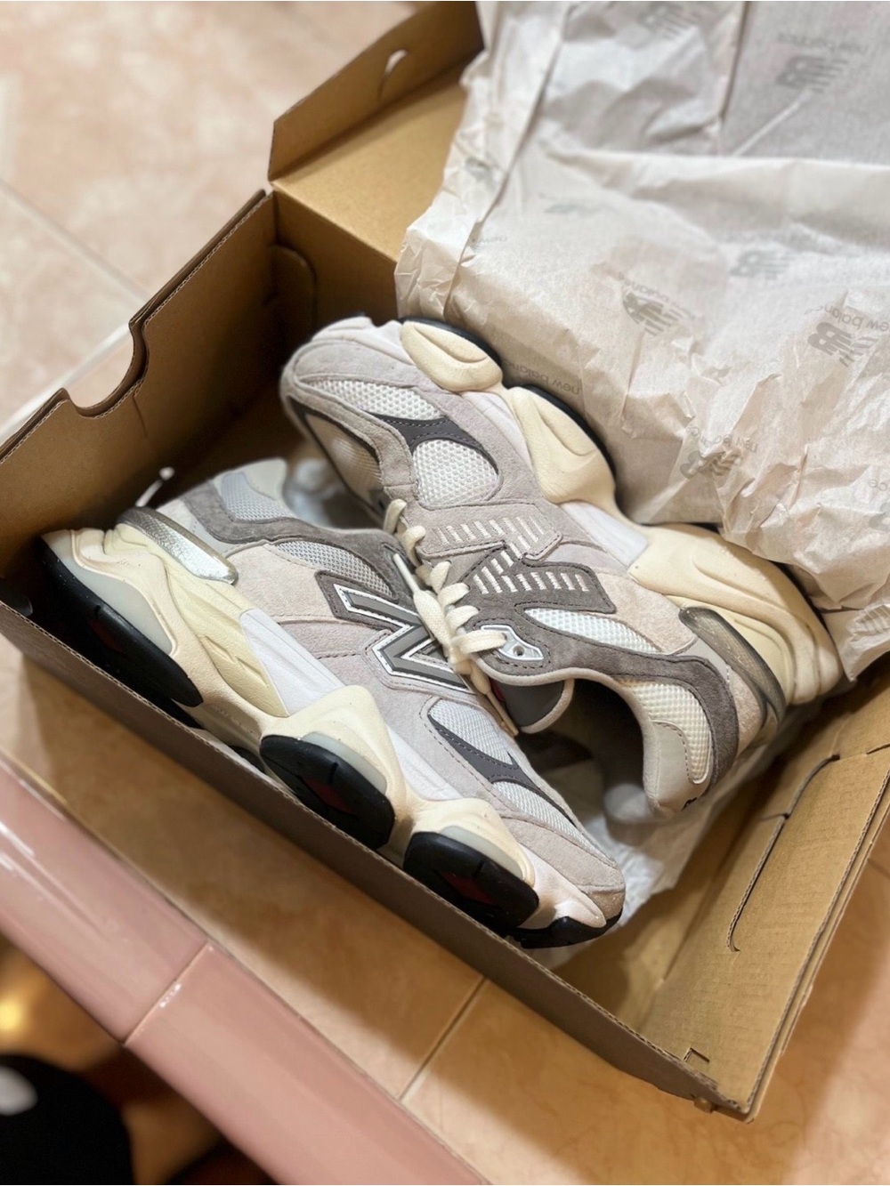 New Balance Women’s' Gray and White Mesh Sneakers - Picture 6 of 7